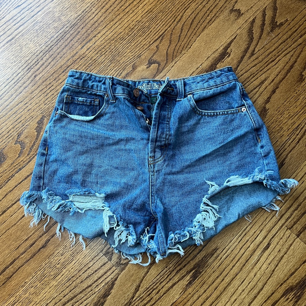 Wild Fable Women’s Hugh-Waisted Button Fly Jean Shorts with Frayed Hem